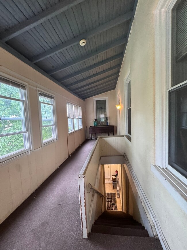 407 Green Ln, Unit 2R in Philadelphia, PA - Foto de edificio - Building Photo