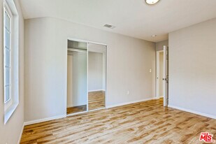 1112 Ocean Park Blvd in Santa Monica, CA - Building Photo
