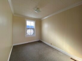 19 South St, Unit 19South St. Rent B in Presque Isle, ME - Building Photo