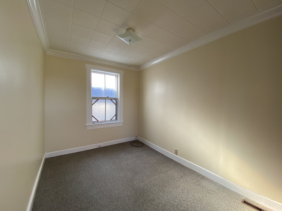 19 South St, Unit 19South St. Rent B in Presque Isle, ME - Building Photo