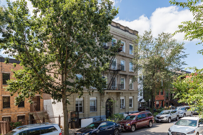 1050 Lafayette Ave in Brooklyn, NY - Foto de edificio - Primary Photo