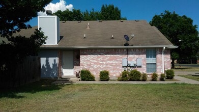 109 Axis Deer Trail in Hutto, TX - Building Photo - Building Photo