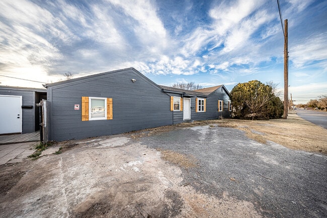 1802 NW Lake Ave in Lawton, OK - Building Photo - Building Photo