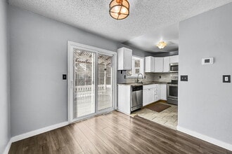 520 Pucket Cir in Colorado Springs, CO - Foto de edificio - Building Photo