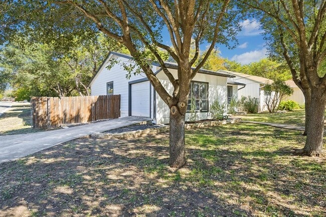 1712 Hamilton St in San Marcos, TX - Building Photo - Building Photo