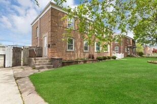 5156 W 63rd Pl in Chicago, IL - Building Photo