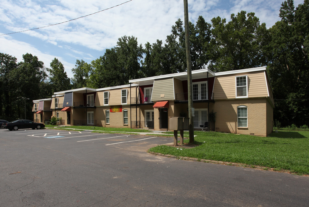 Golden Apartments in Decatur, GA - Building Photo