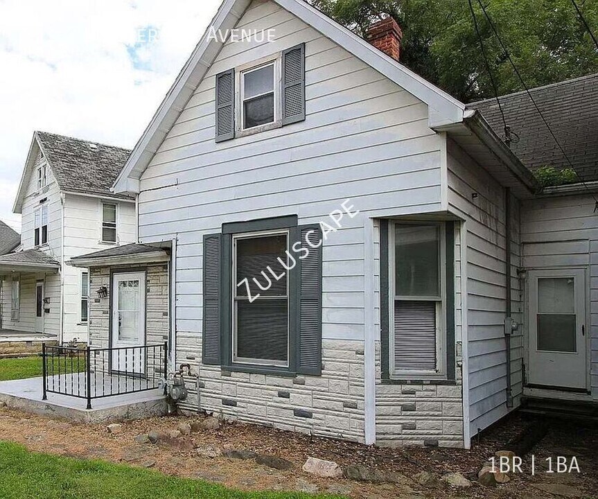 511 W Riverside Ave in Muncie, IN - Building Photo