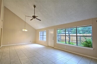 9014 Triola Ln in Houston, TX - Foto de edificio - Building Photo