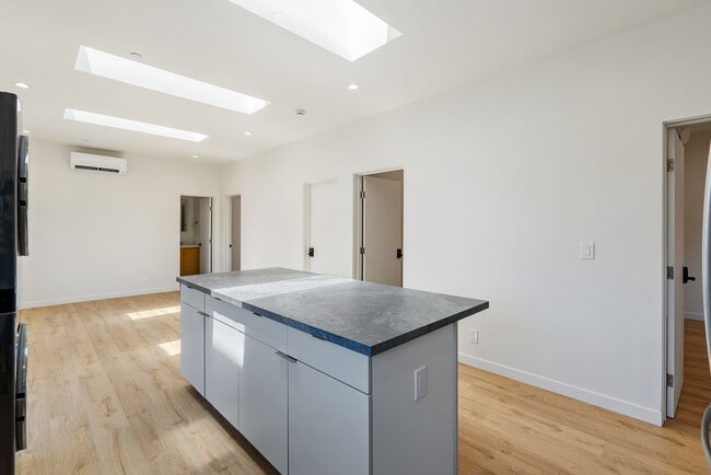 325 Cerro Romauldo Ave in San Luis Obispo, CA - Building Photo - Building Photo