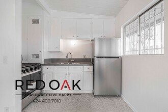 128 Normandie Ave in Los Angeles, CA - Building Photo - Building Photo
