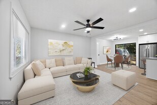 1517 Colony East Cir in Stone Mountain, GA - Building Photo