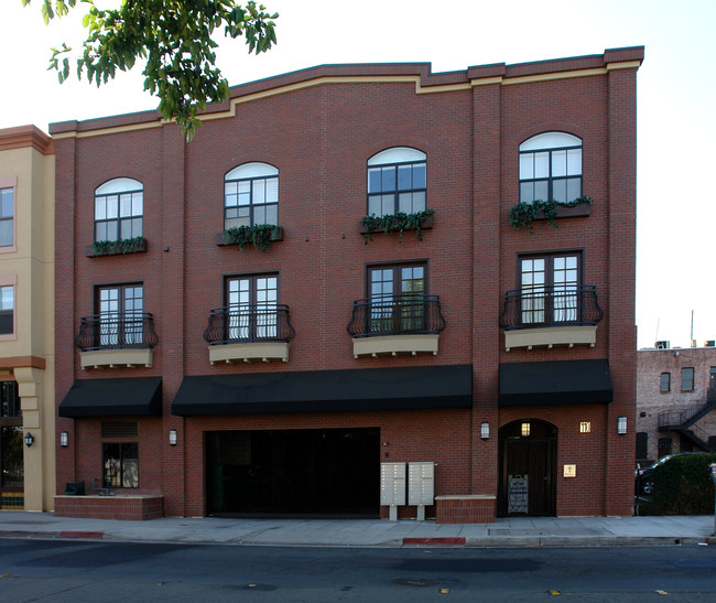 110 5th St in Santa Rosa, CA - Foto de edificio - Building Photo