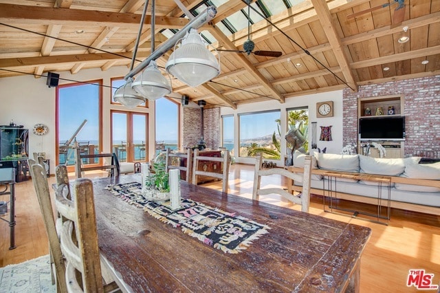 property at 3916 Rambla Orienta