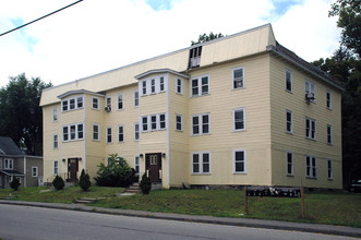 26 Elm St in Derry, NH - Foto de edificio - Building Photo