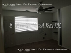 5 Windjammer Xing in Manorville, NY - Building Photo - Building Photo