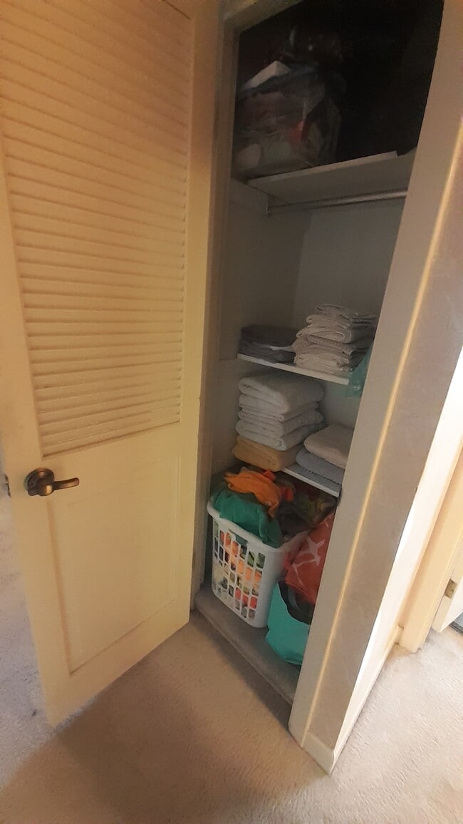 201 Hoffman Ave, Unit 25 in Cranston, RI - Building Photo - Building Photo