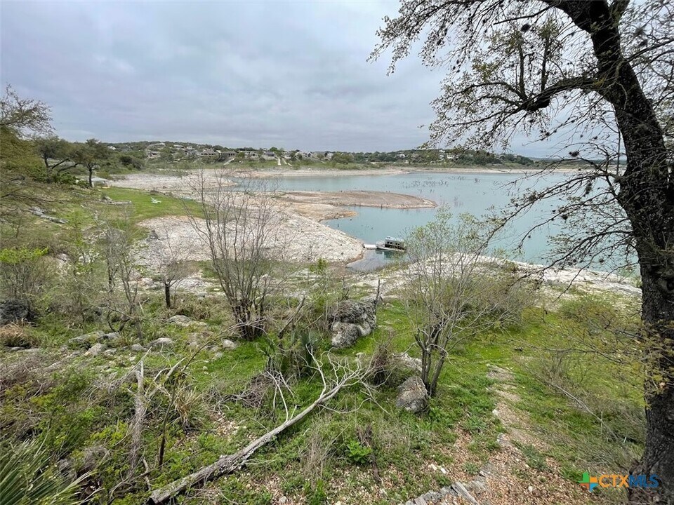 1415 Glenn Dr in Canyon Lake, TX - Building Photo