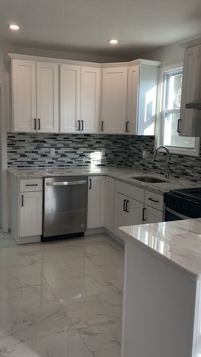 169 Monroe St, Unit 1st Floor in Brooklyn, NY - Foto de edificio