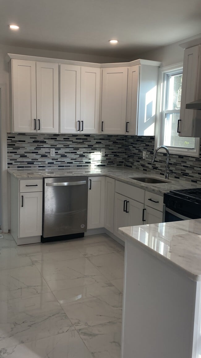 169 Monroe St, Unit 1st Floor