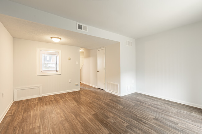 Chippenham Townhomes in Richmond, VA - Building Photo - Building Photo