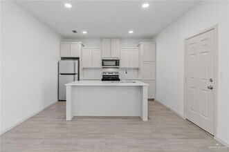 14 Shavano Dr in Edinburg, TX - Building Photo - Building Photo