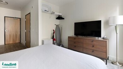 1430 NW Pettygrove St, Unit C306 in Portland, OR - Building Photo - Building Photo