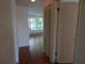 21011 67th Ave W, Unit 8 in Lynnwood, WA - Foto de edificio - Building Photo