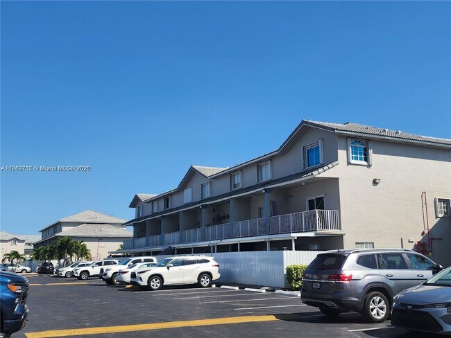 8340 NW 103rd St in Hialeah Gardens, FL - Building Photo - Building Photo