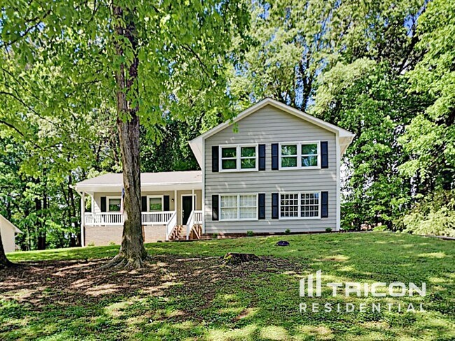 818 Huntington Way NW in Lilburn, GA - Building Photo - Building Photo