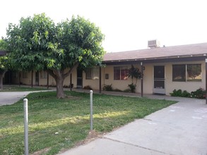 430 E Honolulu St in Lindsay, CA - Building Photo - Building Photo