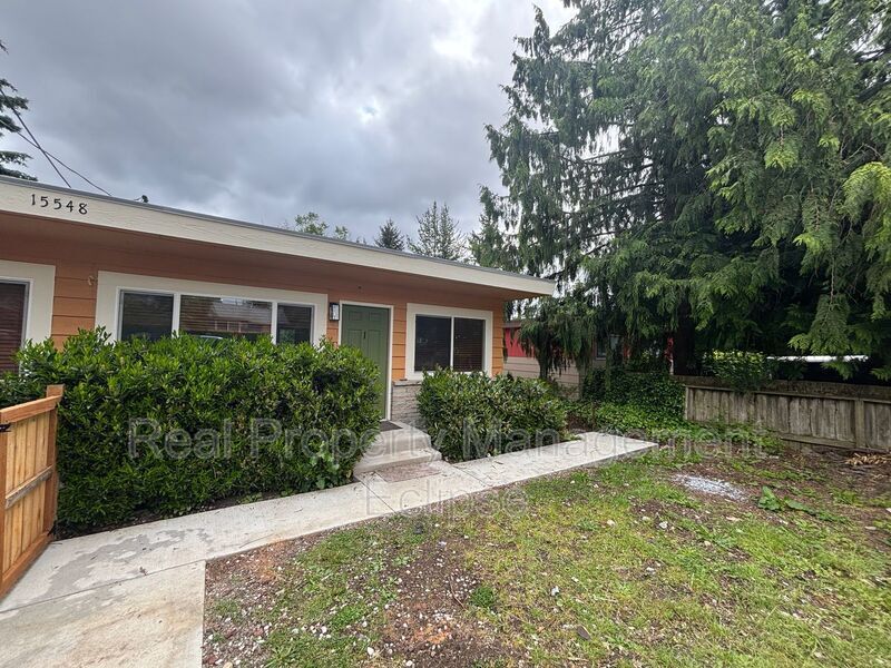 15548 27th Ave NE in Shoreline, WA - Building Photo