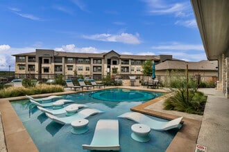 Hawthorne at Blanco Riverwalk in San Marcos, TX - Foto de edificio - Building Photo