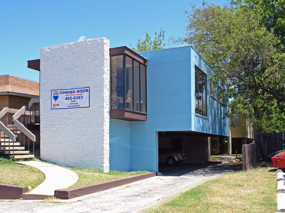 210 W 38th St in Austin, TX - Building Photo