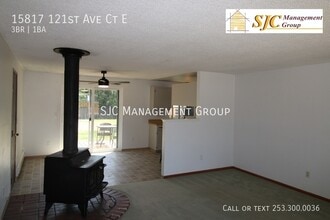 15817 121st Ave Ct E in Puyallup, WA - Foto de edificio - Building Photo