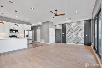150 Easton Ave in New Brunswick, NJ - Building Photo - Building Photo