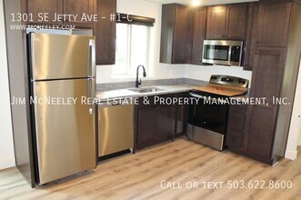 1301 SE Jetty Ave in Warrenton, OR - Building Photo - Building Photo