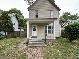 1529 College Ave NE in Grand Rapids, MI - Building Photo