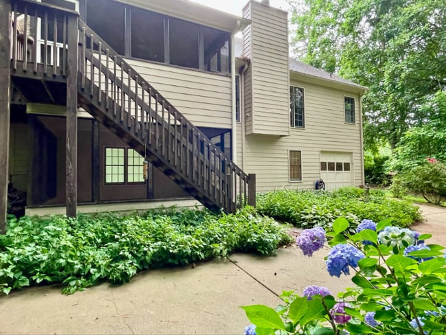 property at 1839 Danbury Ct