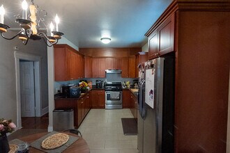 1010 Taylor Ave N in Seattle, WA - Building Photo - Building Photo