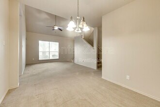 902 Astaire Ave in Duncanville, TX - Foto de edificio - Building Photo