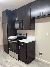 9401 Thistlewood Ct in Bakersfield, CA - Foto de edificio - Building Photo