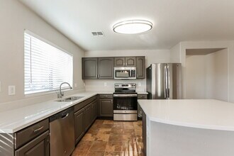 7123 S 31st Dr in Phoenix, AZ - Building Photo - Building Photo