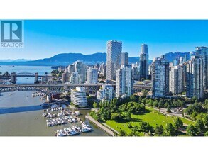 633-633 Kinghorne Mews in Vancouver, BC - Building Photo - Building Photo