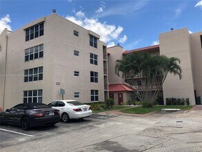 9441 Evergreen Pl in Davie, FL - Foto de edificio - Building Photo
