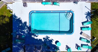 Oakland Park Villas in Oakland Park, FL - Building Photo