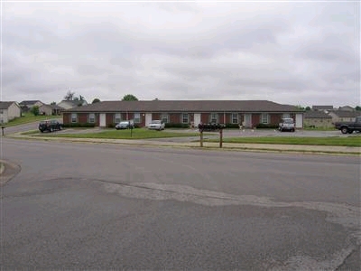 924 Altamont Ct in Versailles, KY - Foto de edificio