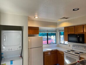 4360 Woodpine Dr in Las Vegas, NV - Building Photo - Building Photo