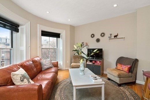 property at 27 Worcester Sq