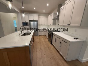 536 Buster Ln in Eugene, OR - Building Photo - Building Photo